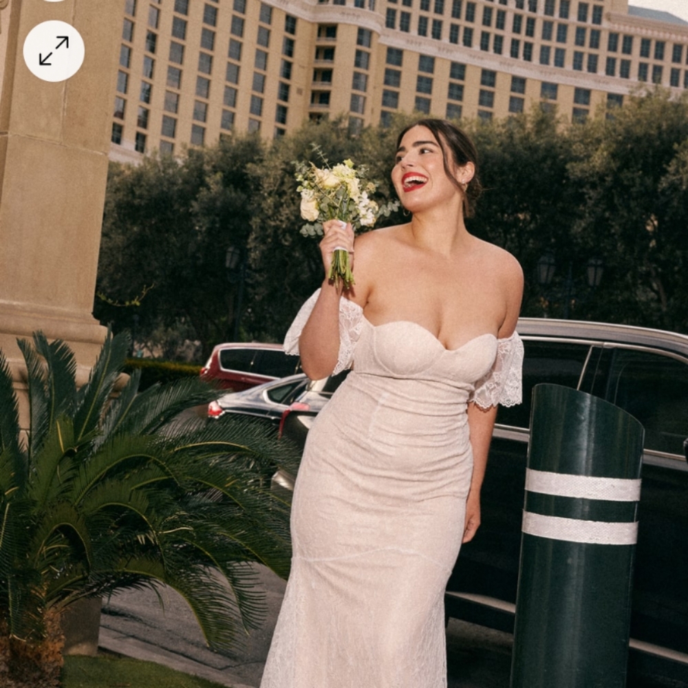 Lulu's white lace dress
